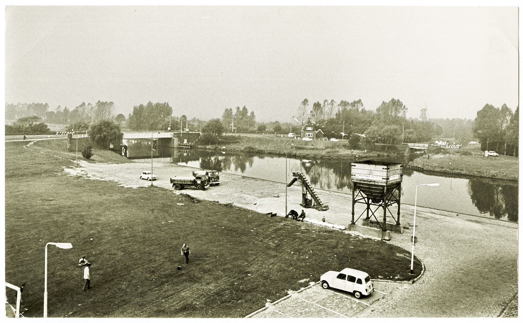 Bedumerwegbrug_en_Noorderhogebrug_jaren_zestig_-_Van_der_Veen.jpg